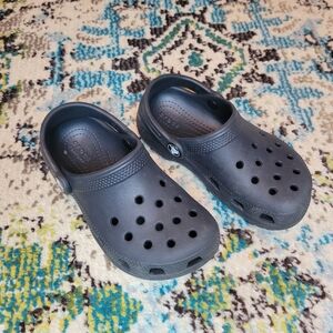 Kids Black Unisex Classic Crocs, Size Toddler 11 Slip On Clogs